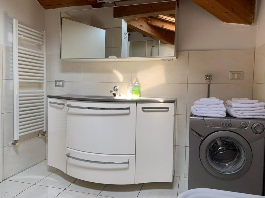 Appartamento Andrew'S House Con Parcheggio Privato Анцола-делл'Емілія Екстер'єр фото